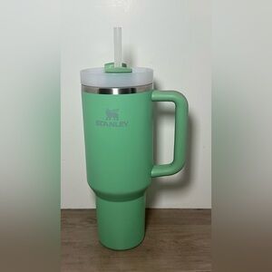 Stanley Adventure Quencher 40 Oz 1.18L Jade Green FlowState H2.0 Tumbler.‎